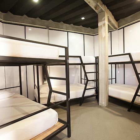 Thrive The Hostel : Patpong By The Belle Bangkok Buitenkant foto
