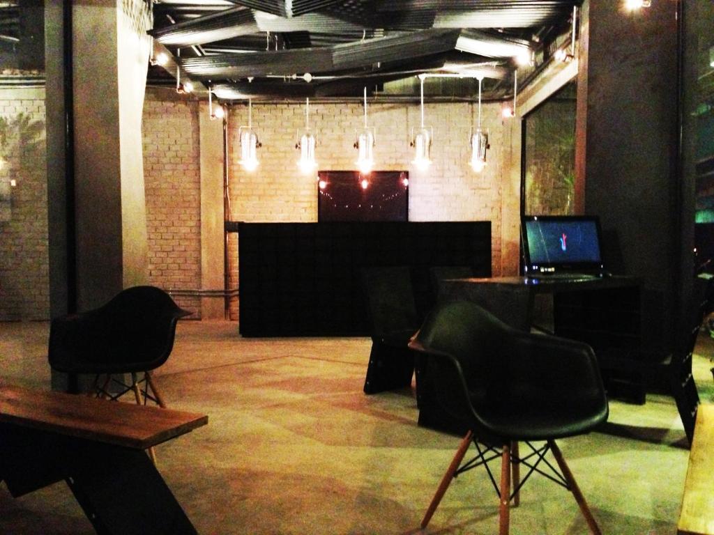 Thrive The Hostel : Patpong By The Belle Bangkok Buitenkant foto