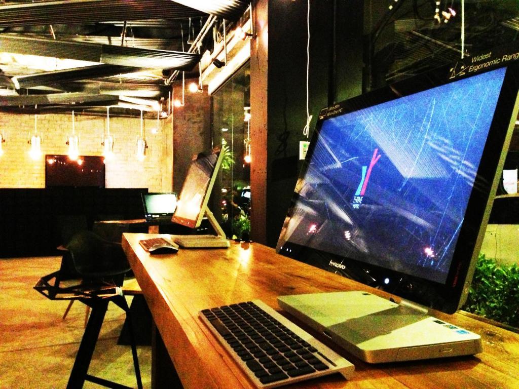 Thrive The Hostel : Patpong By The Belle Bangkok Buitenkant foto