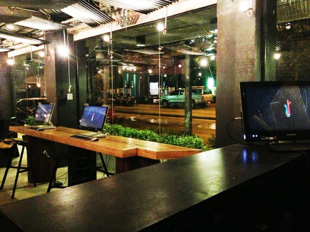 Thrive The Hostel : Patpong By The Belle Bangkok Buitenkant foto