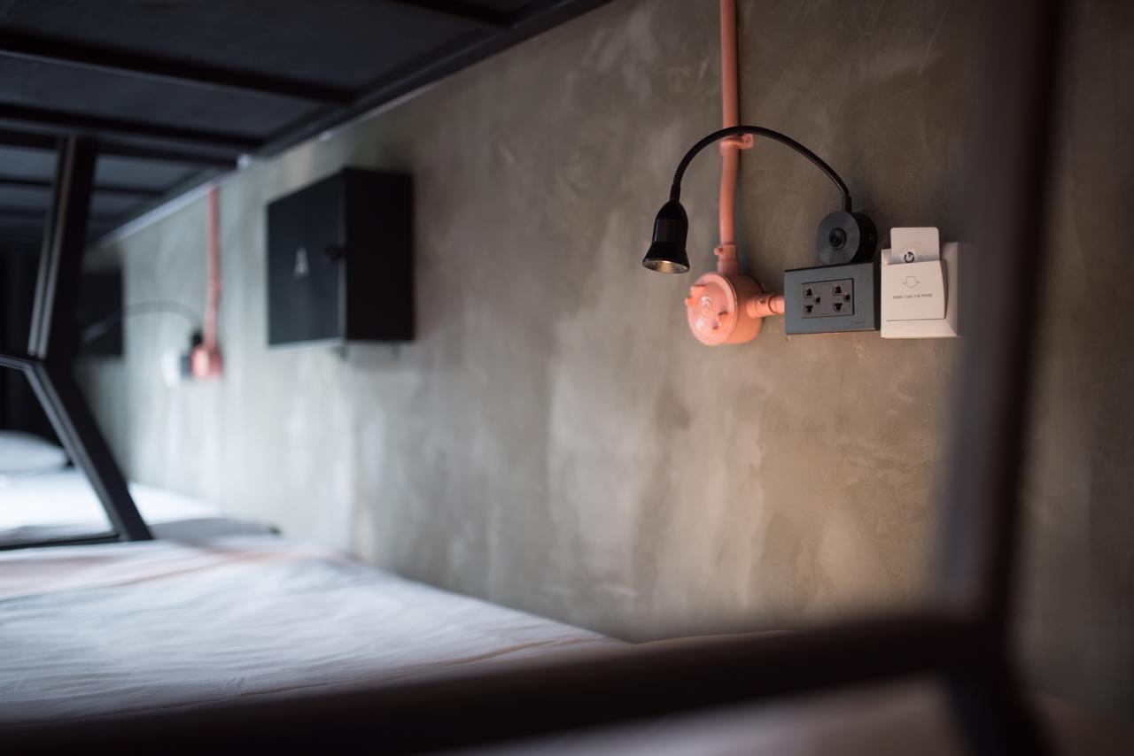 Thrive The Hostel : Patpong By The Belle Bangkok Buitenkant foto