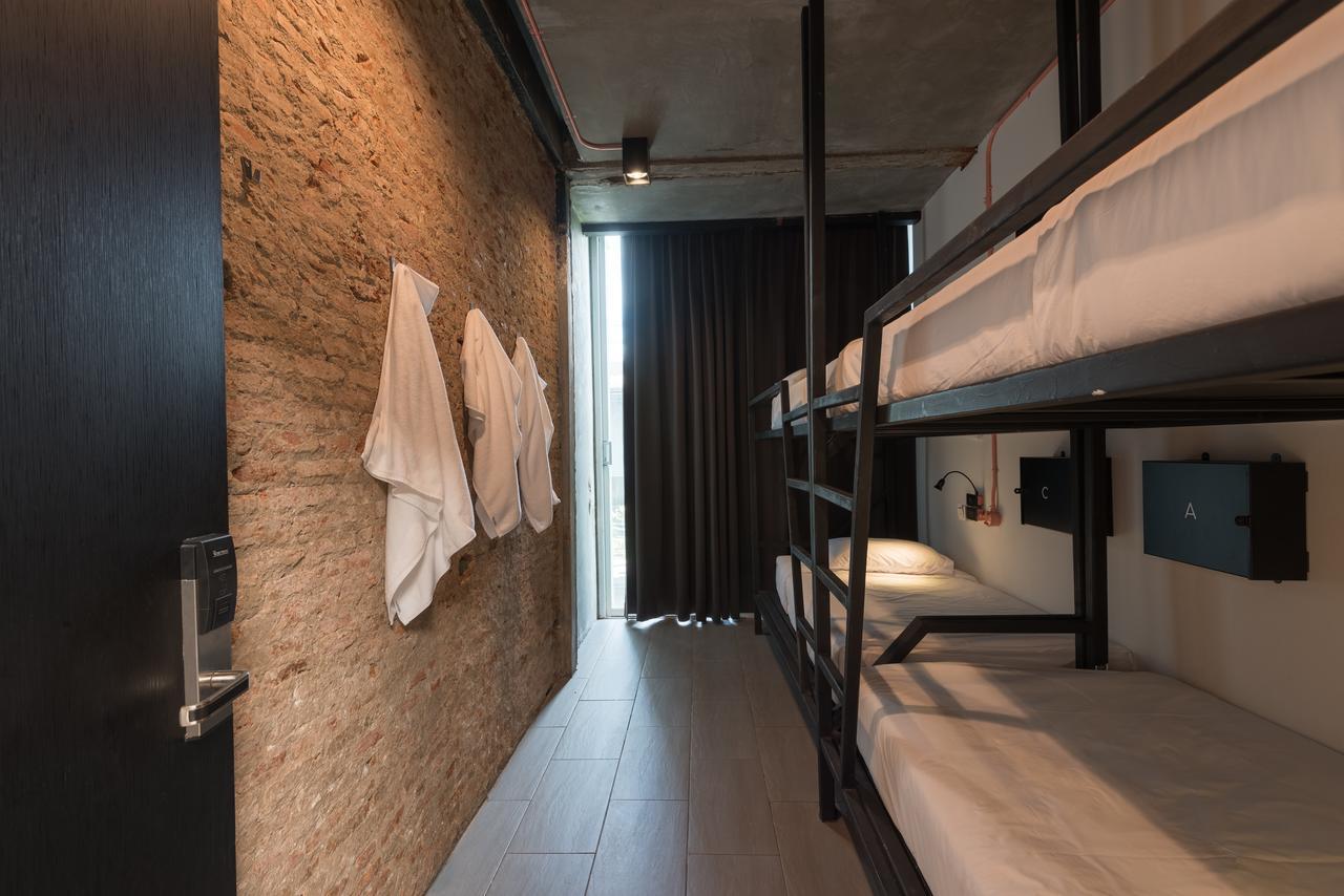 Thrive The Hostel : Patpong By The Belle Bangkok Buitenkant foto